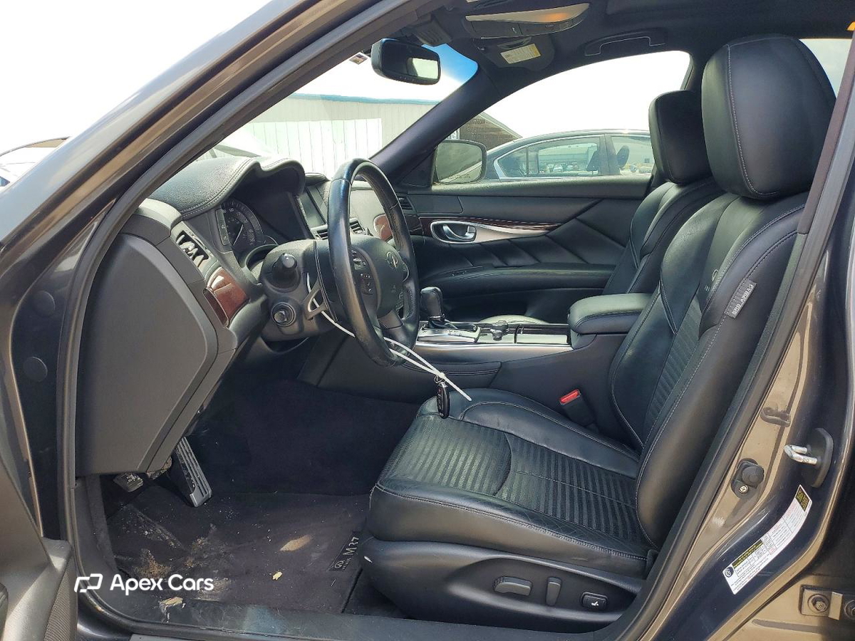 Infiniti M 2013