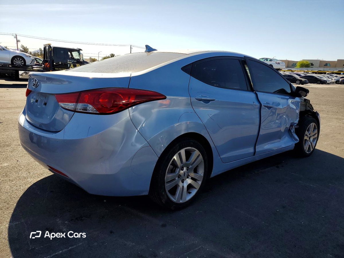 Hyundai Elantra 2012