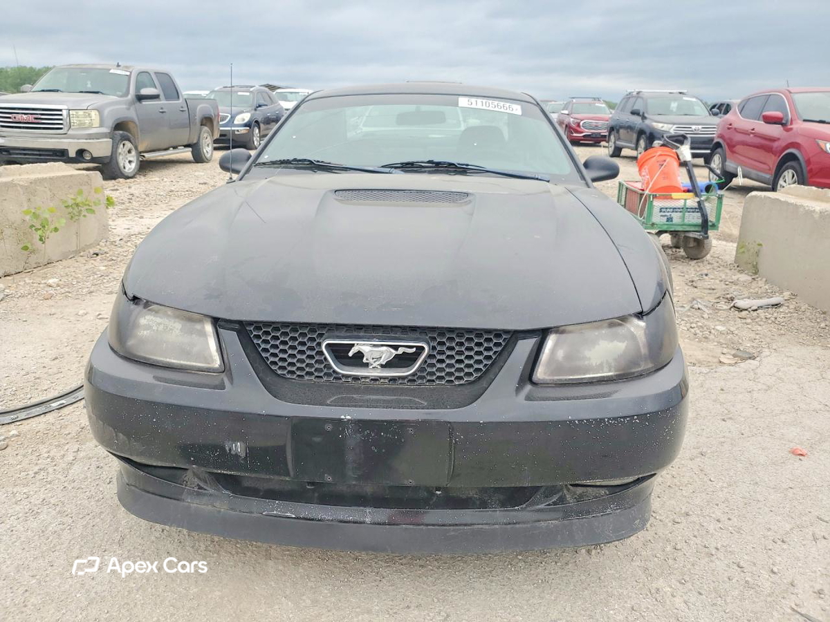 Ford Mustang 2000