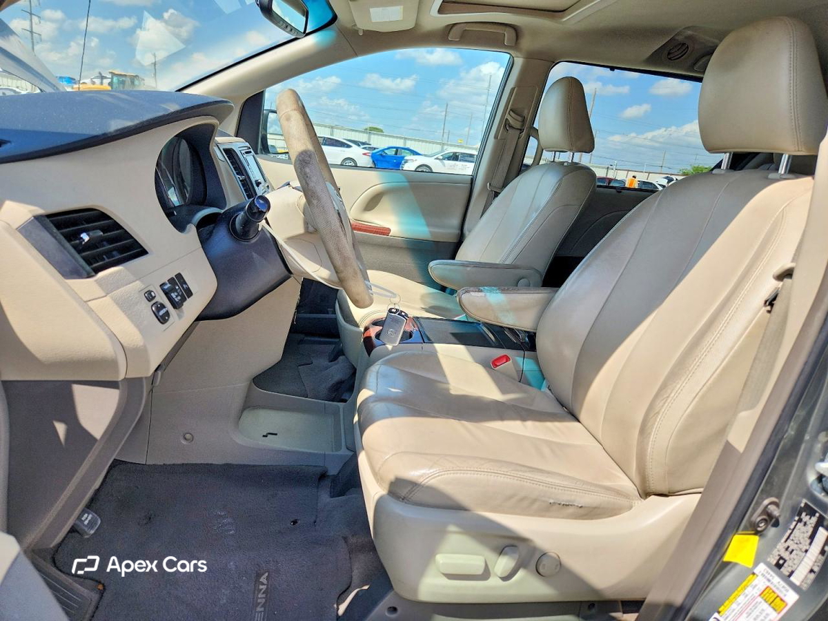 Toyota Sienna 2012