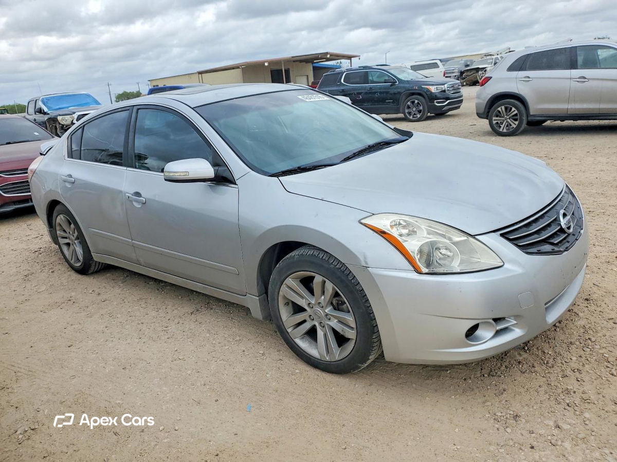 Nissan Altima 2012