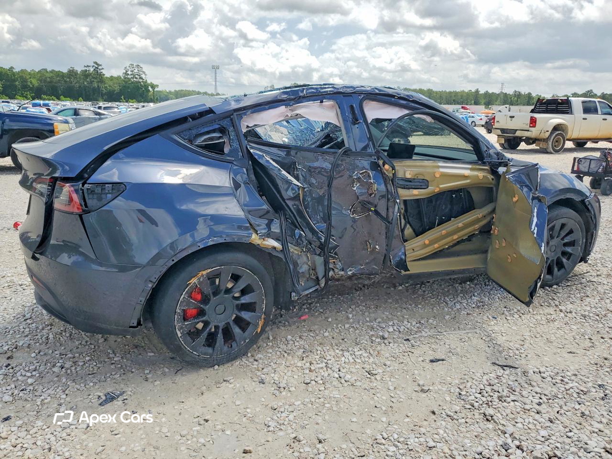 Tesla Model Y 2024