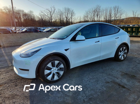 Tesla Model Y 2021 - Image 1 of 5