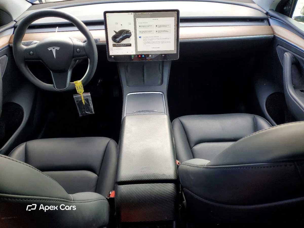 Tesla Model Y 2025