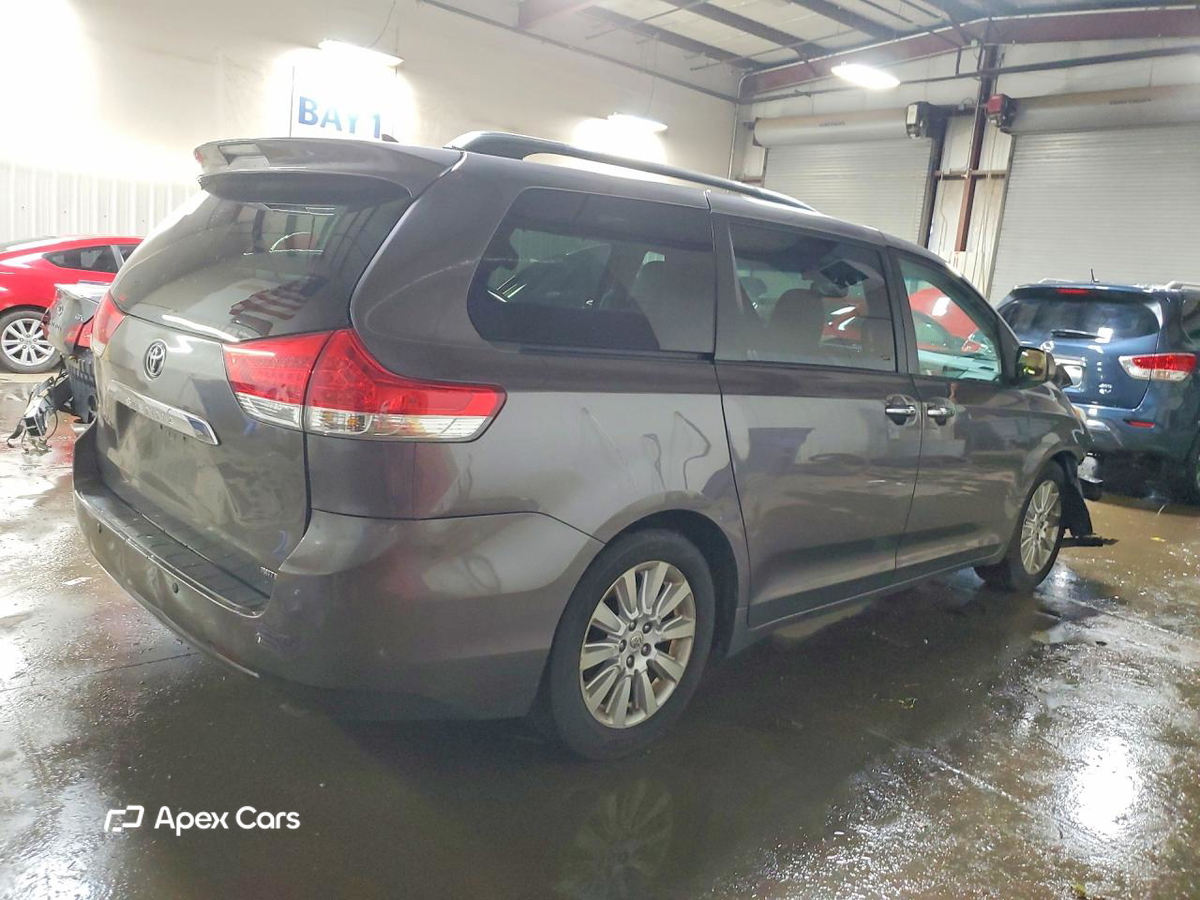 Toyota Sienna 2011