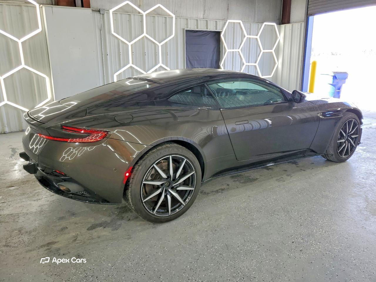 Aston Martin DB11 2017