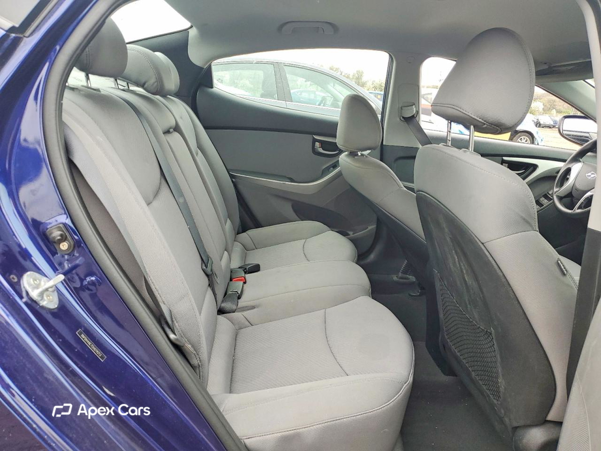 Hyundai Elantra 2012