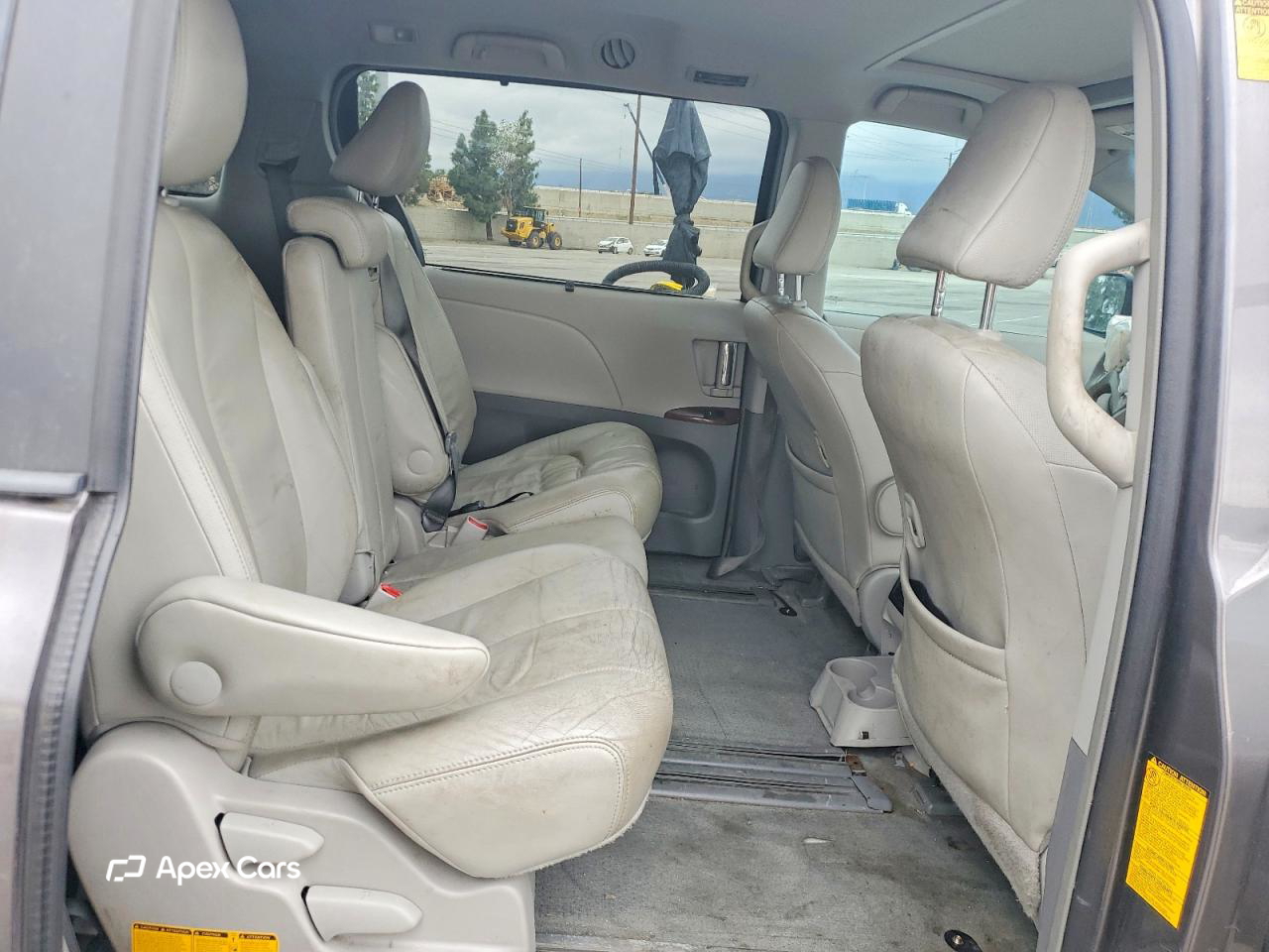 Toyota Sienna 2014