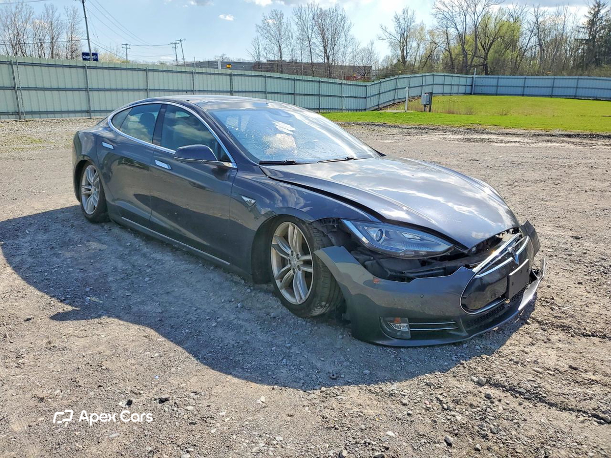 Tesla Model S 2015