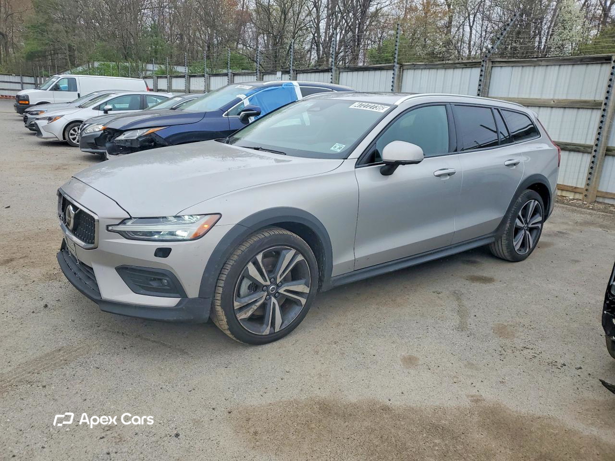 Volvo V60 2025