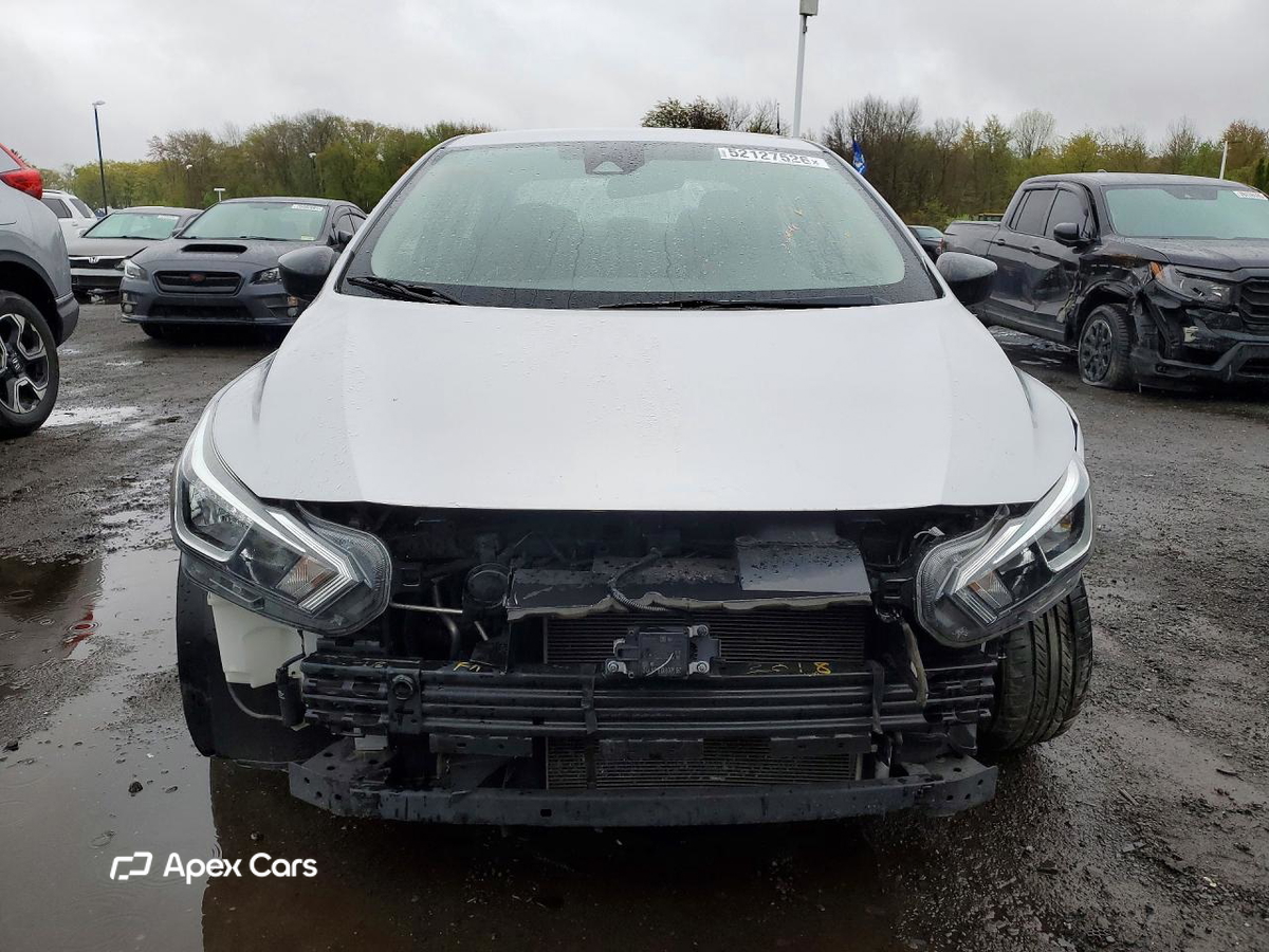 Nissan Versa 2021
