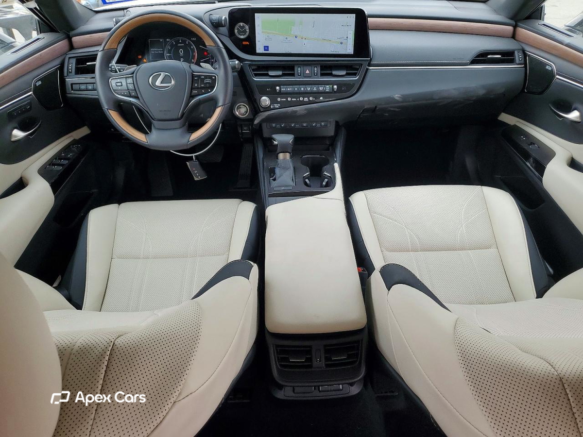 Lexus ES 2025