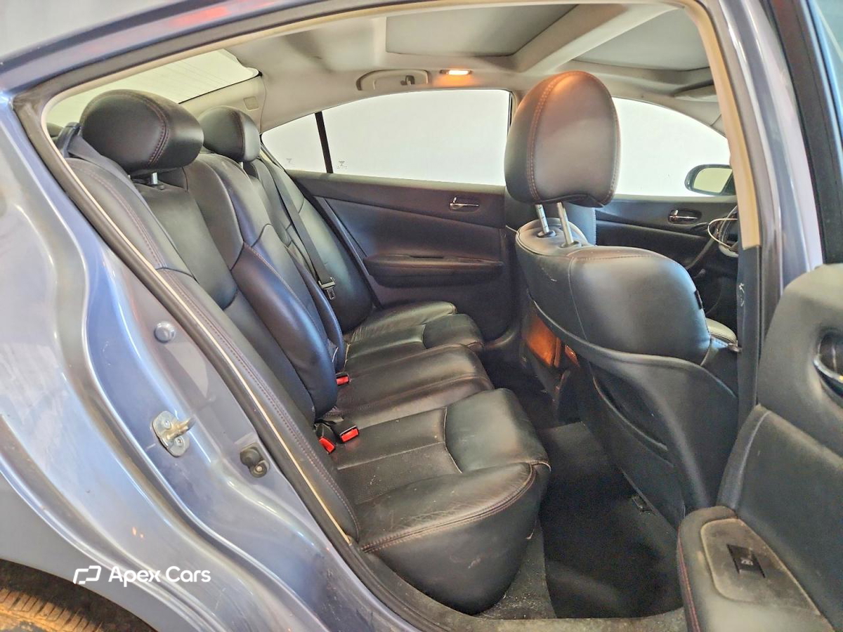 Nissan Maxima 2011