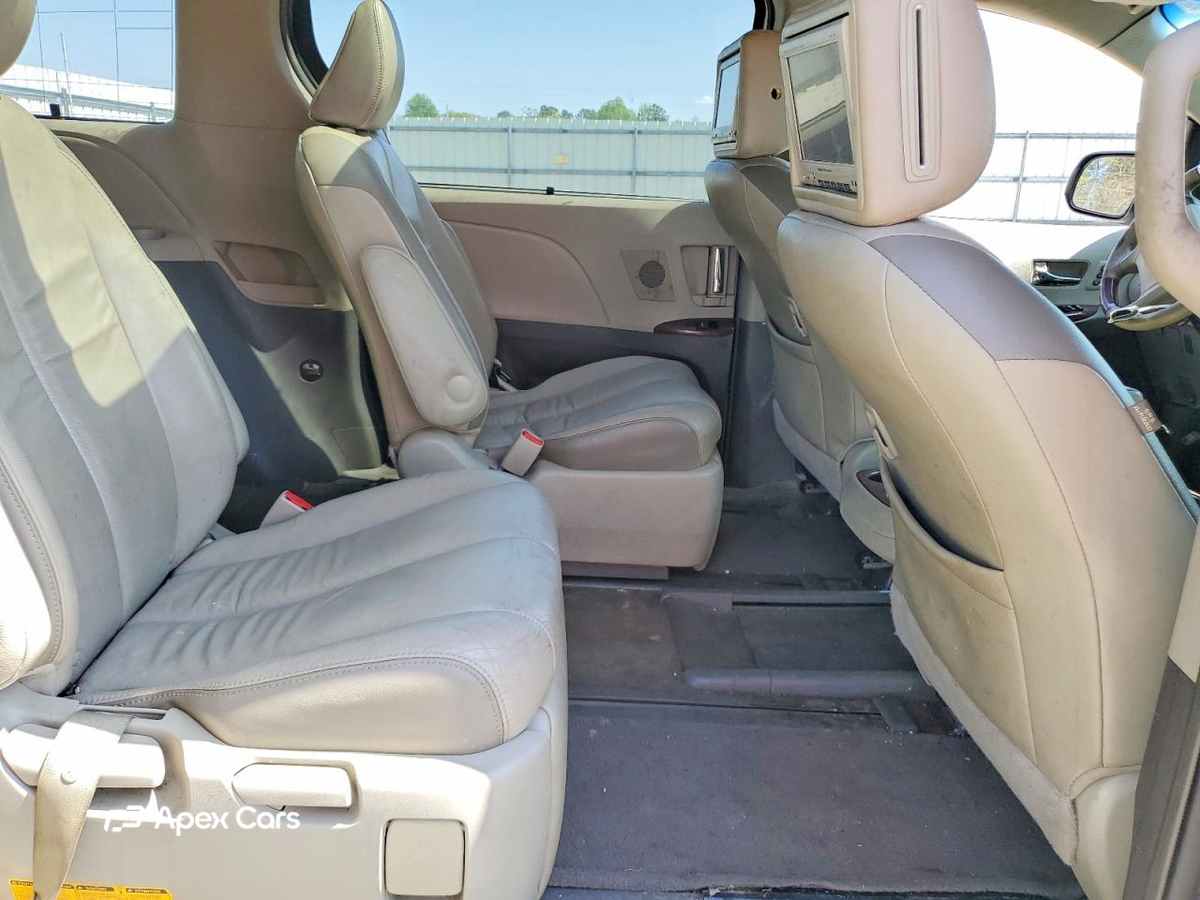 Toyota Sienna 2013