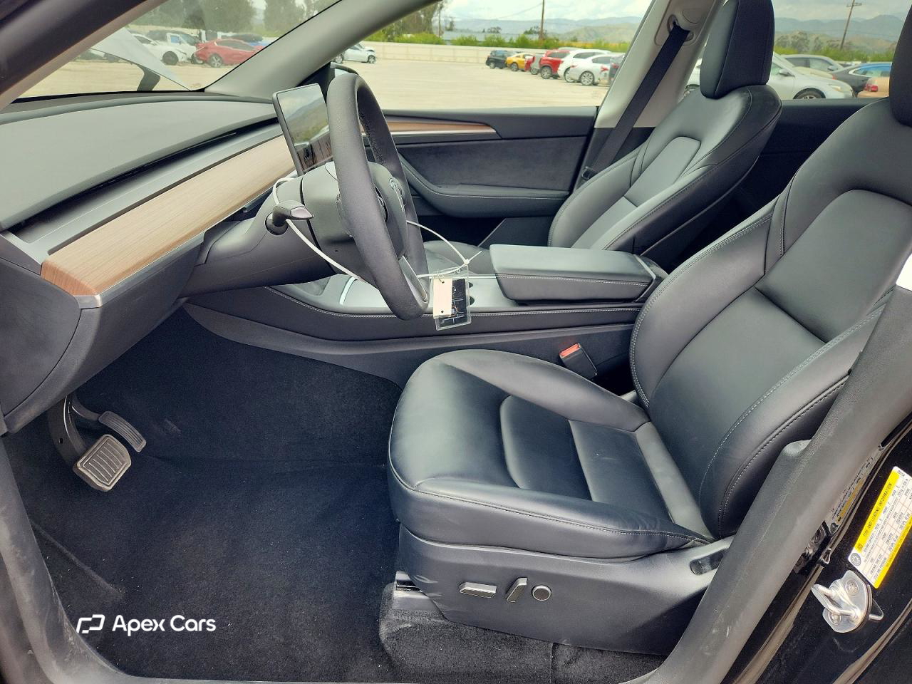 Tesla Model Y 2025