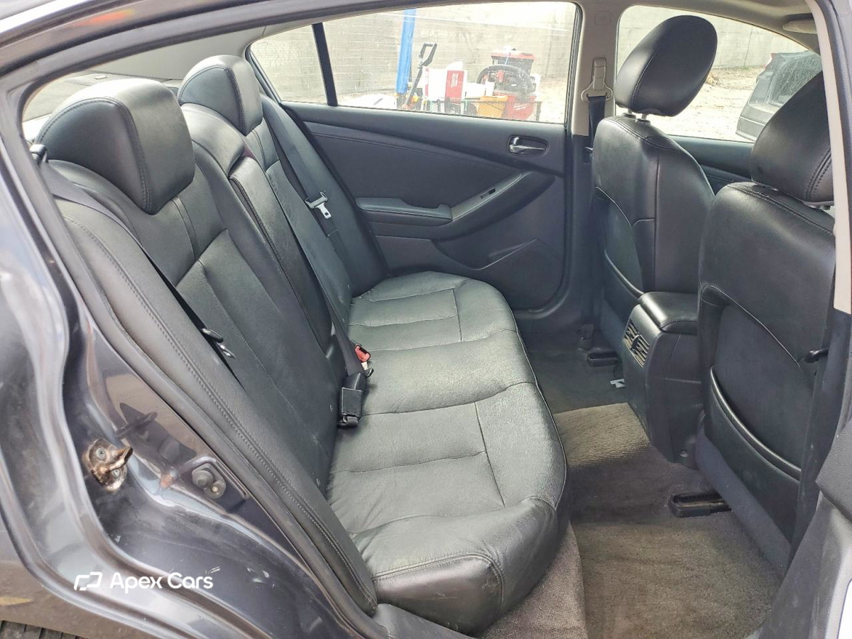 Nissan Altima 2010