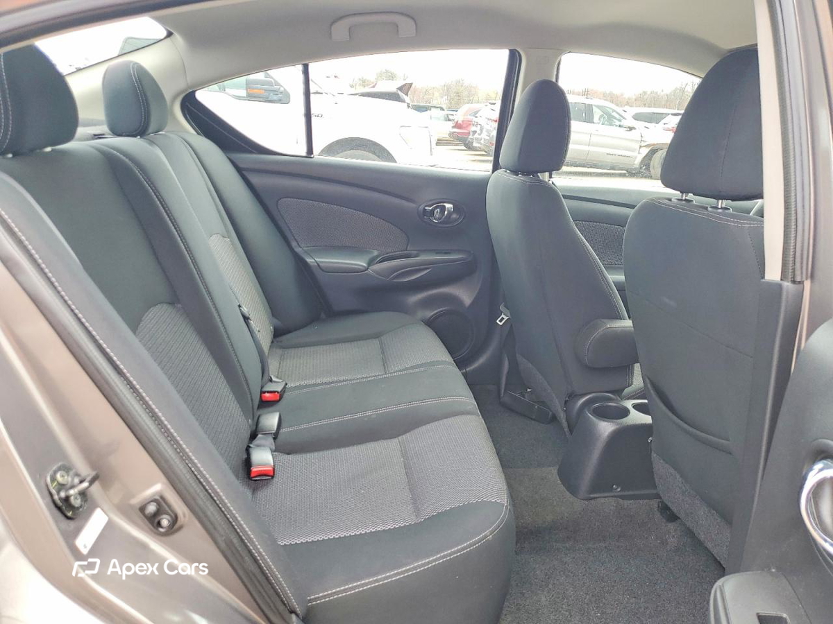 Nissan Versa 2015