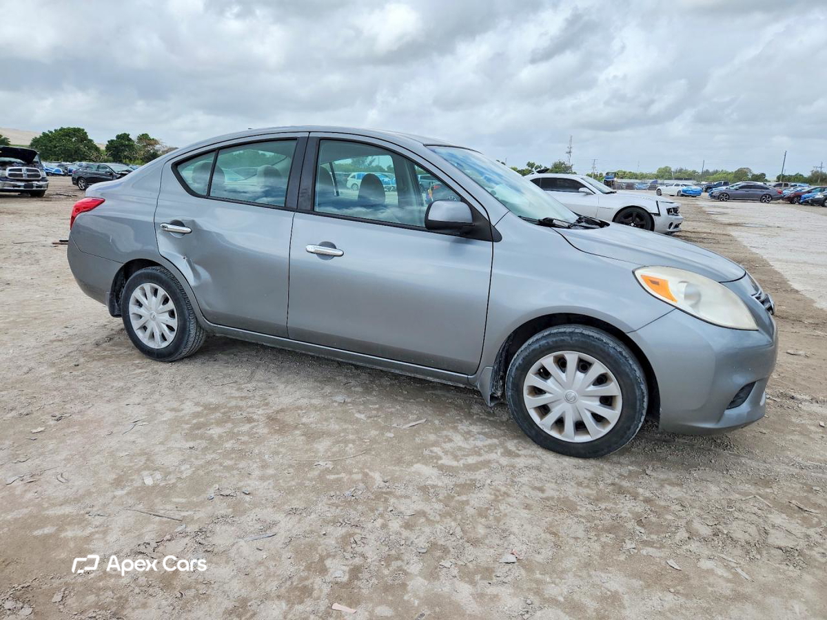 Nissan Versa 2012