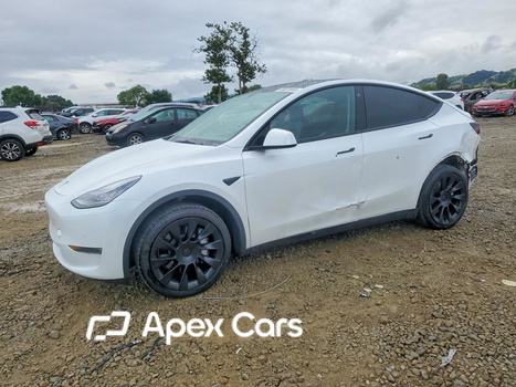 Tesla Model Y 2021 - Image 1 of 15