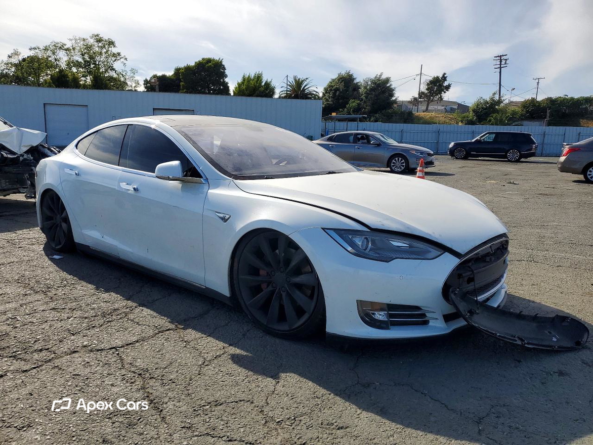 Tesla Model S 2014
