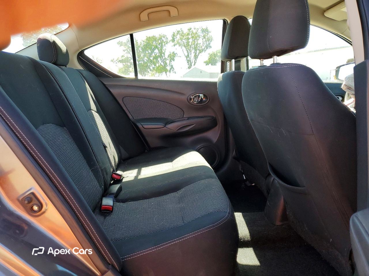 Nissan Versa 2015