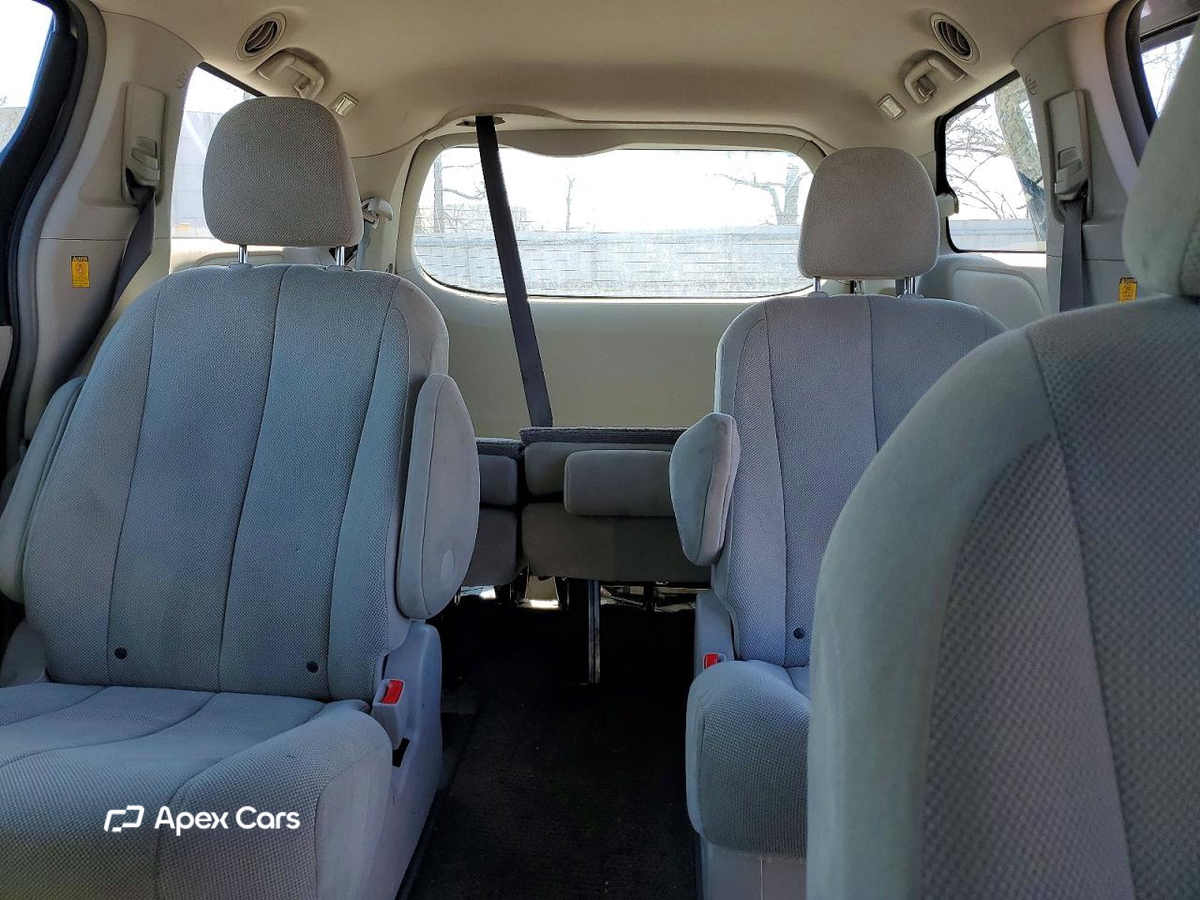 Toyota Sienna 2011