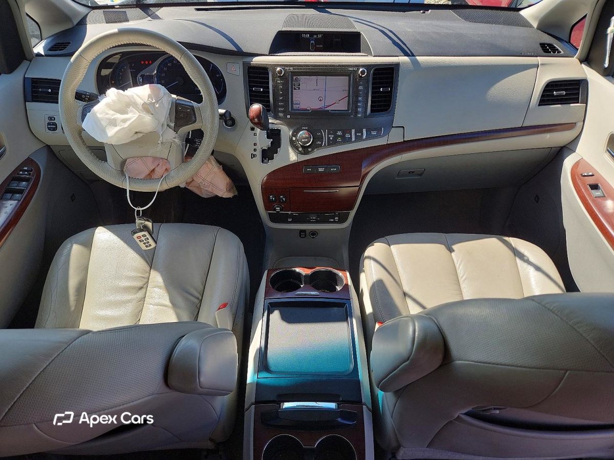 Toyota Sienna 2011