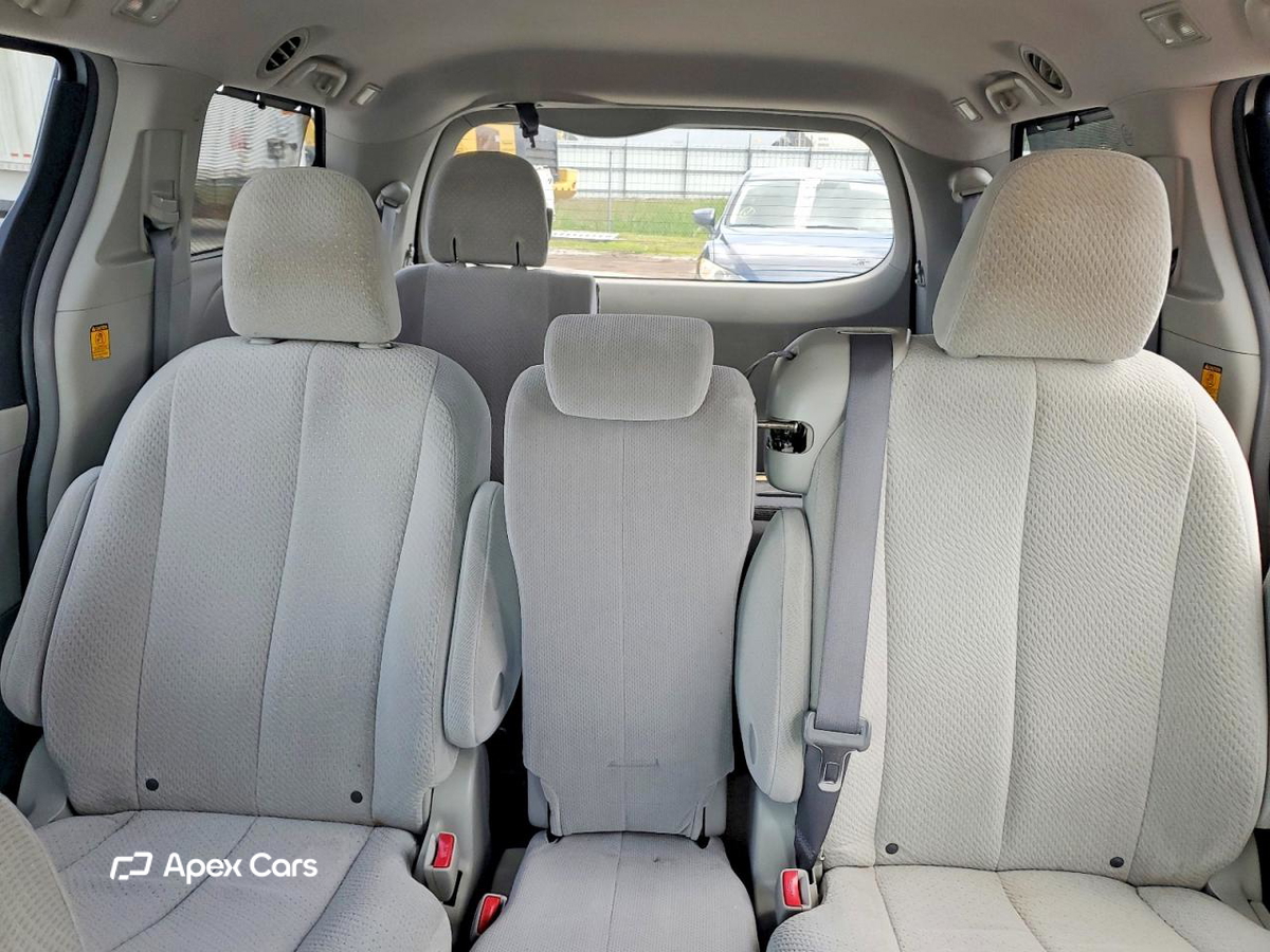 Toyota Sienna 2011