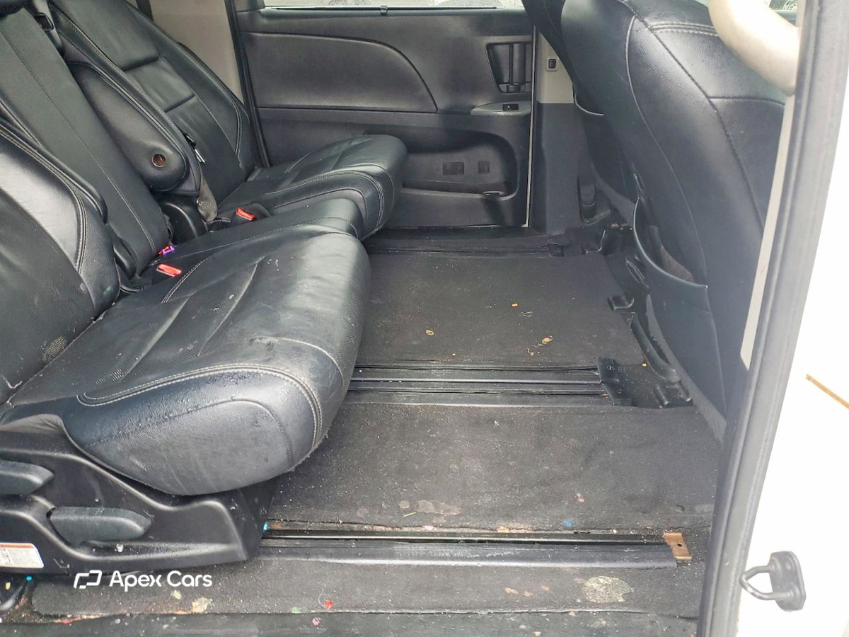 Toyota Sienna 2015