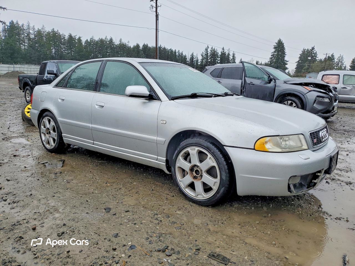 Audi RS4 2000