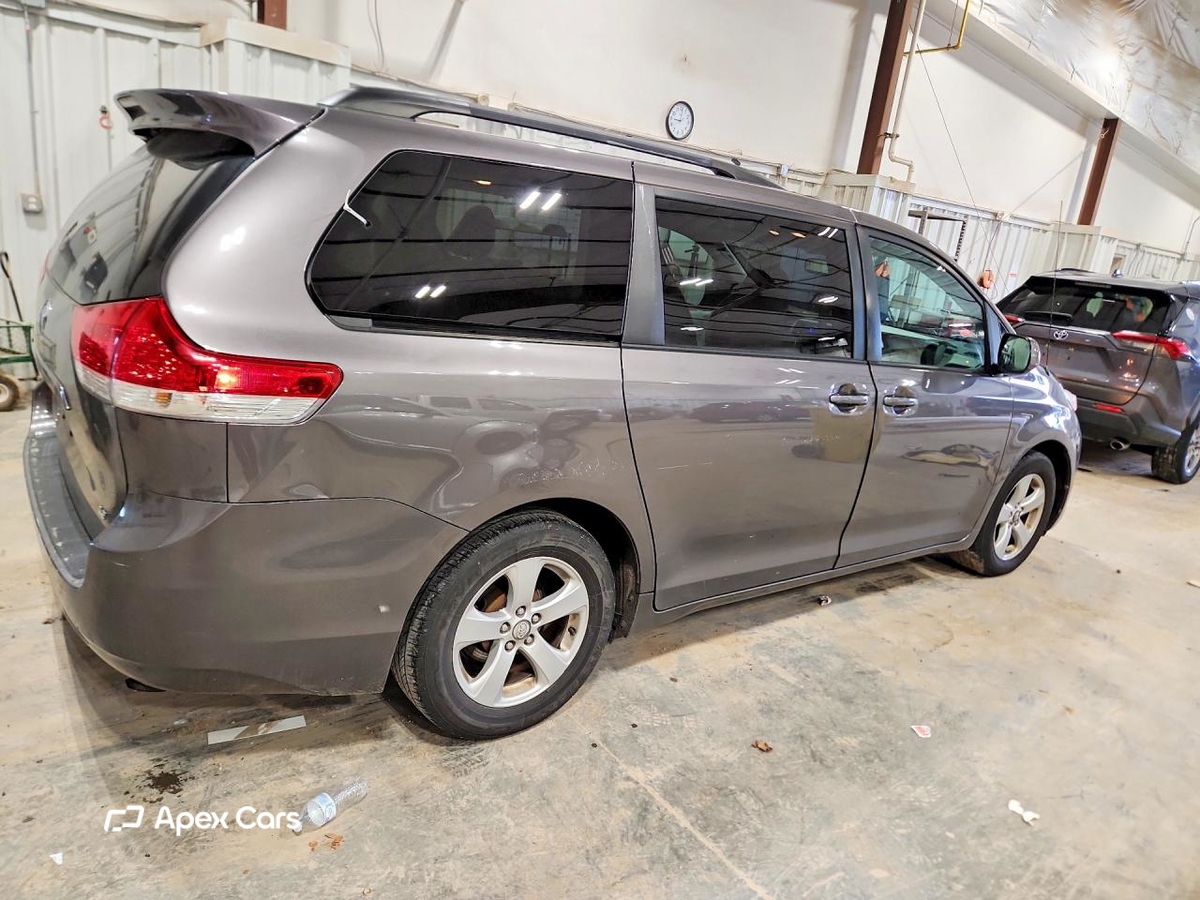 Toyota Sienna 2012