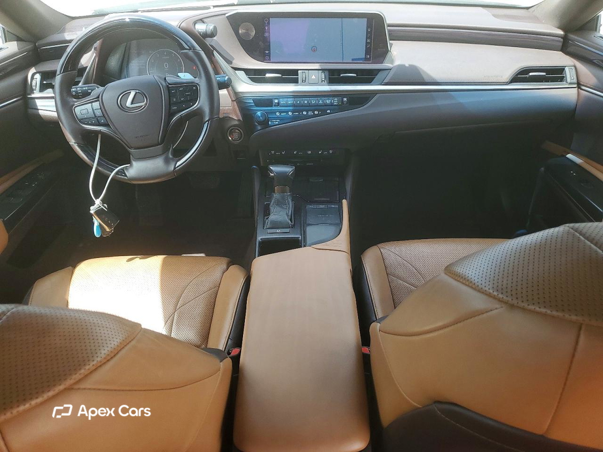 Lexus ES 2019