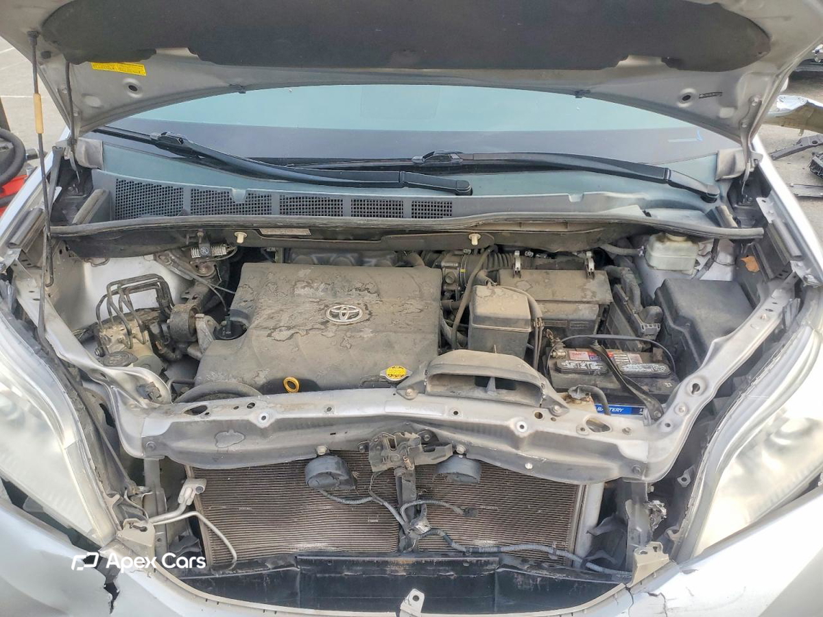 Toyota Sienna 2011