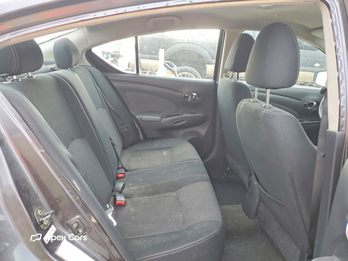 Nissan Versa 2015