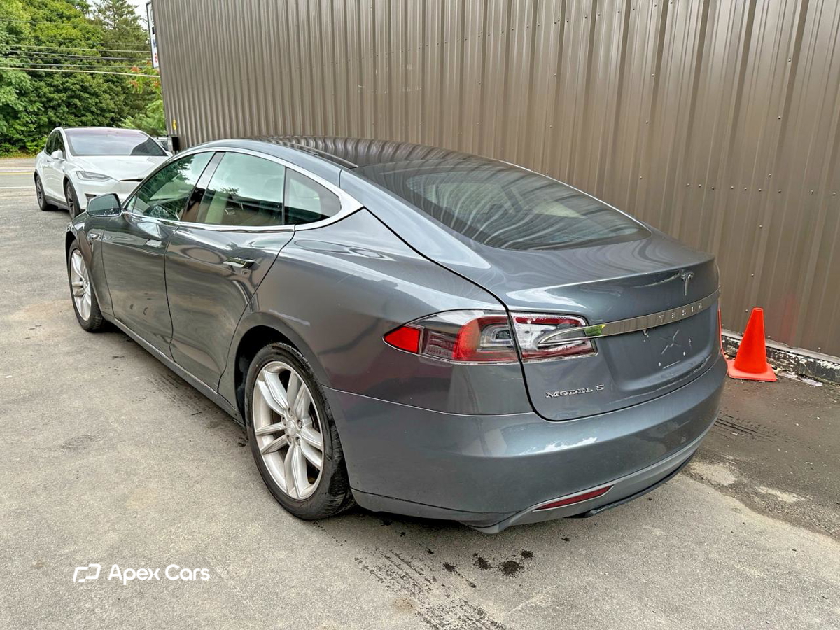 Tesla Model S 2013