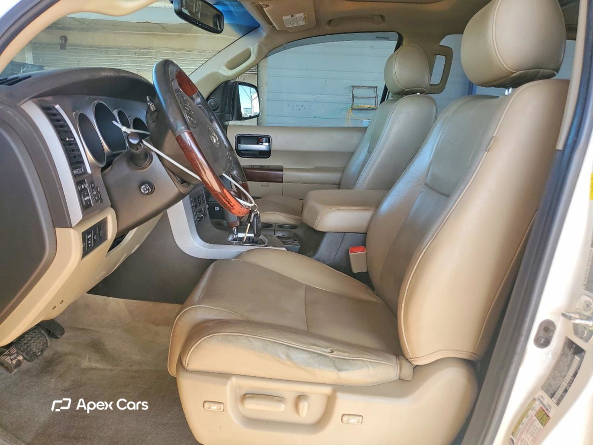 Toyota Sequoia 2011