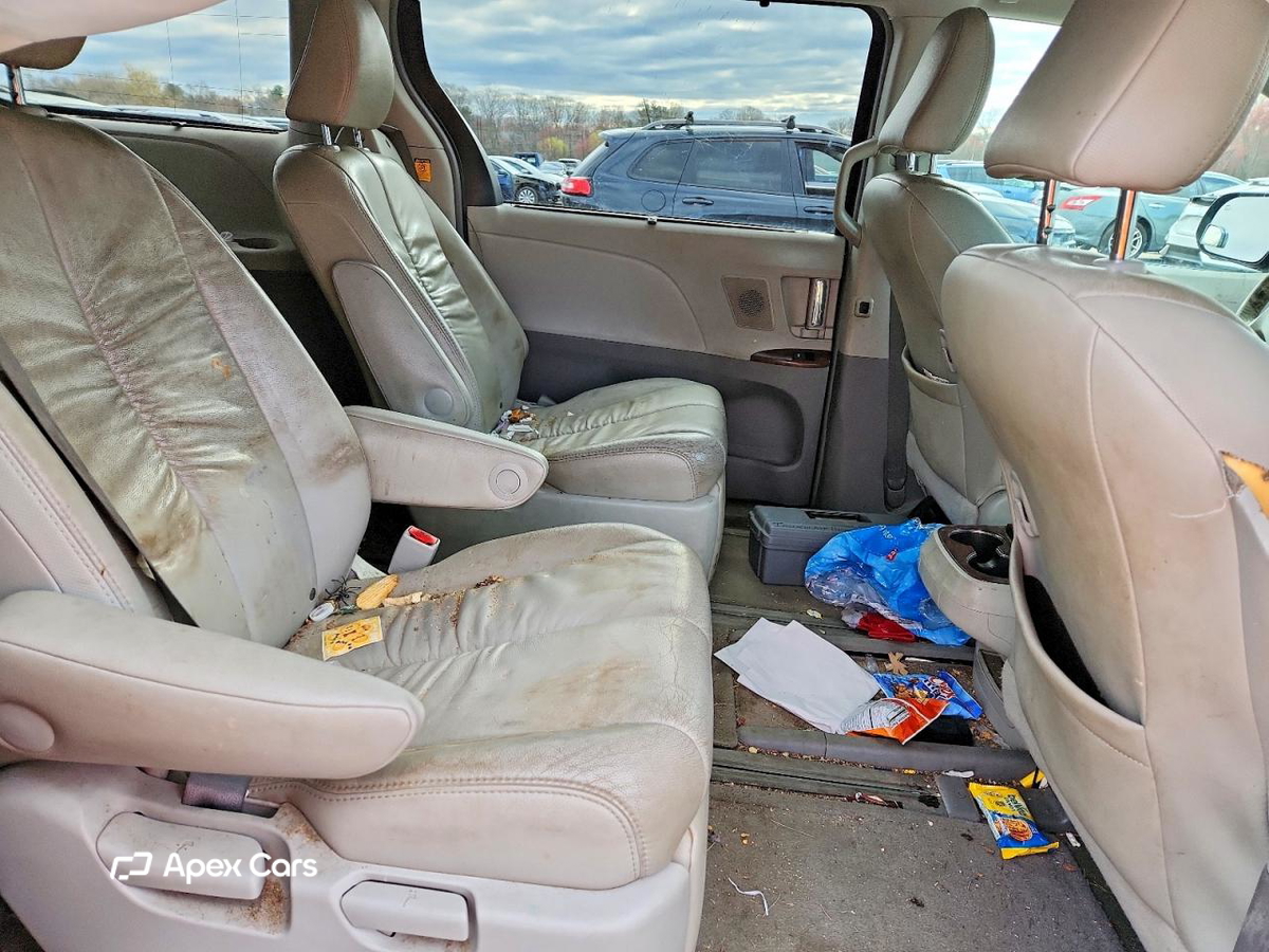 Toyota Sienna 2011