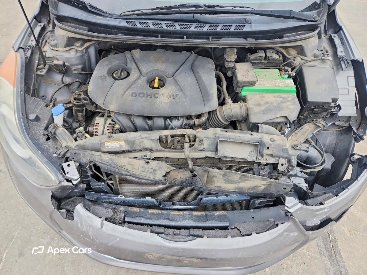 Hyundai Elantra 2012