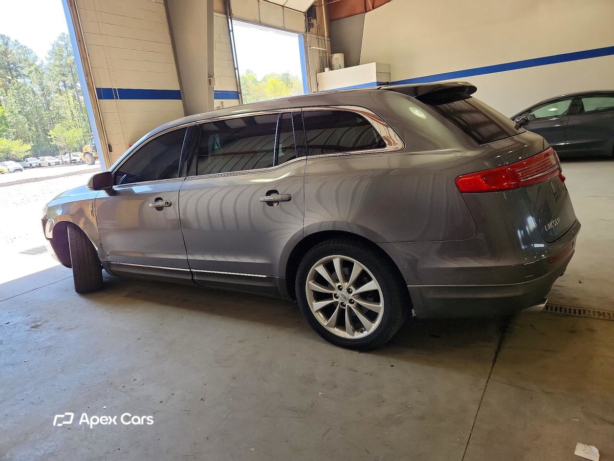 Lincoln MKT 2010