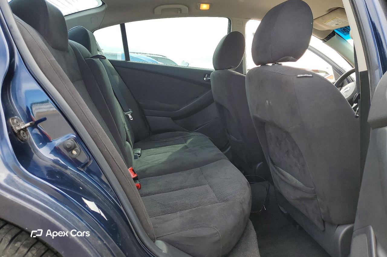 Nissan Altima 2010