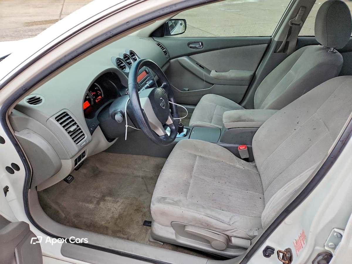 Nissan Altima 2010