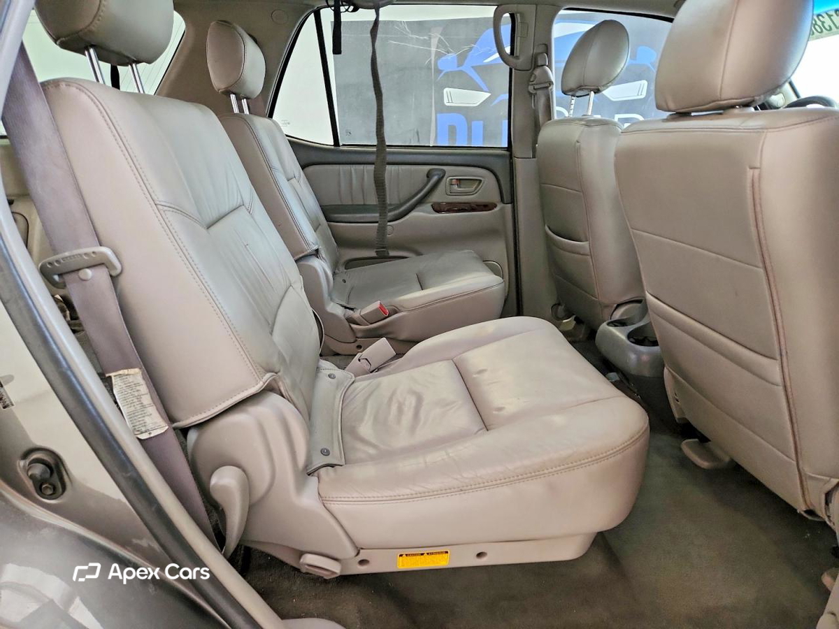 Toyota Sequoia 2005