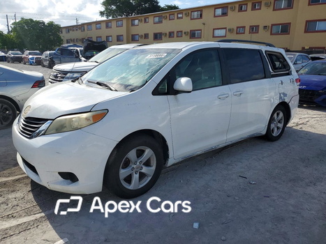 Toyota Sienna 2012 - Image 1 of 13