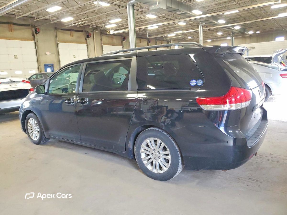 Toyota Sienna 2011