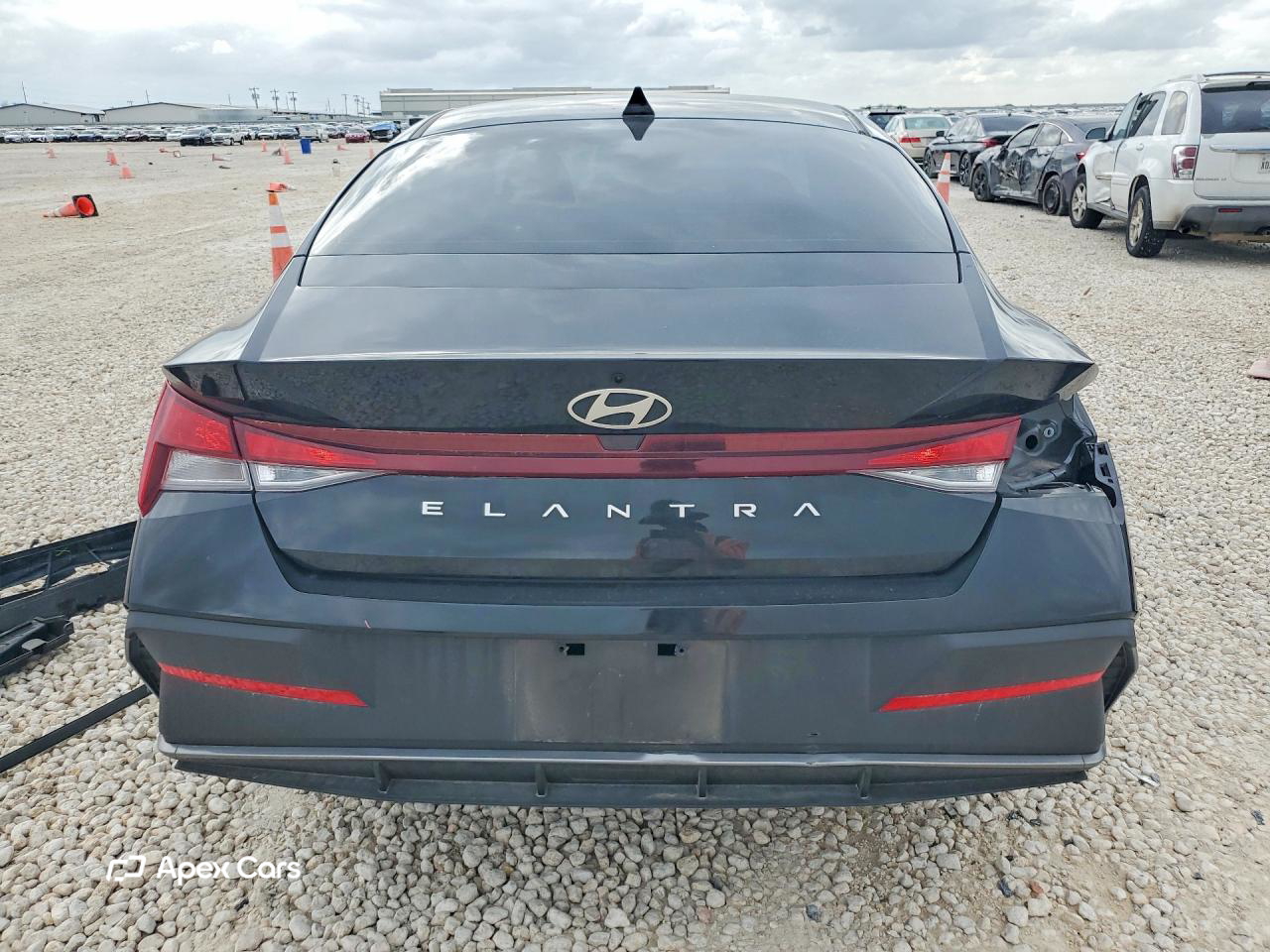 Hyundai Elantra 2025