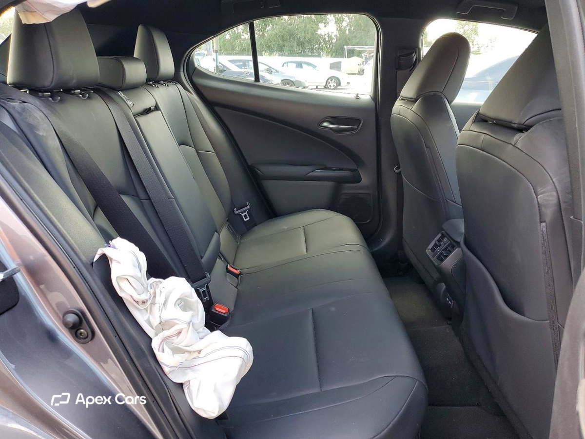 Lexus UX 2021