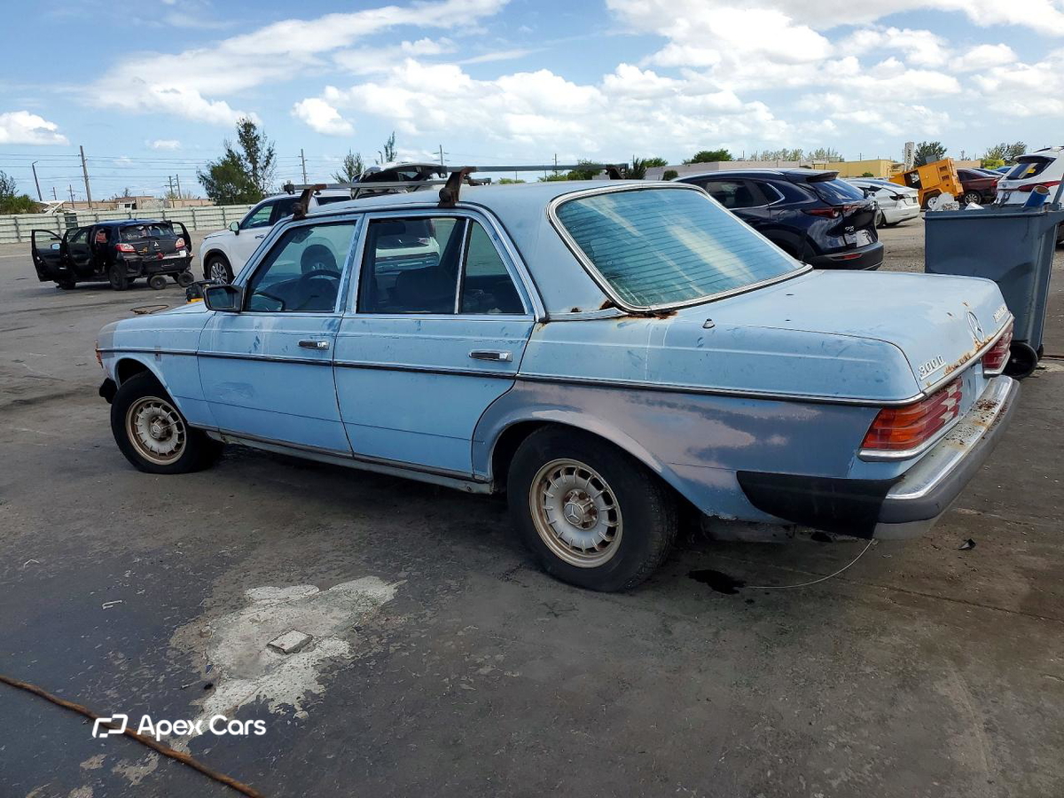 Mercedes-Benz  1982