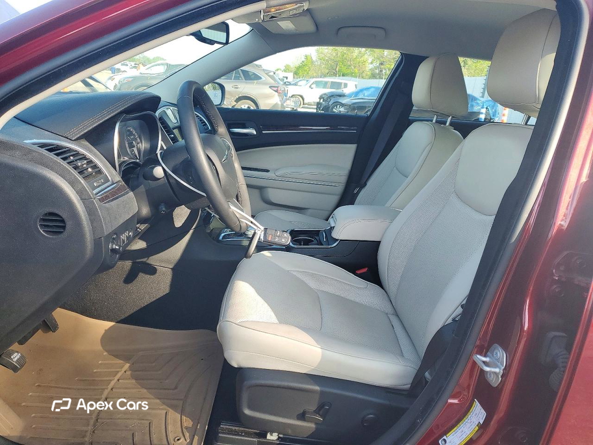 Chrysler 300 2022