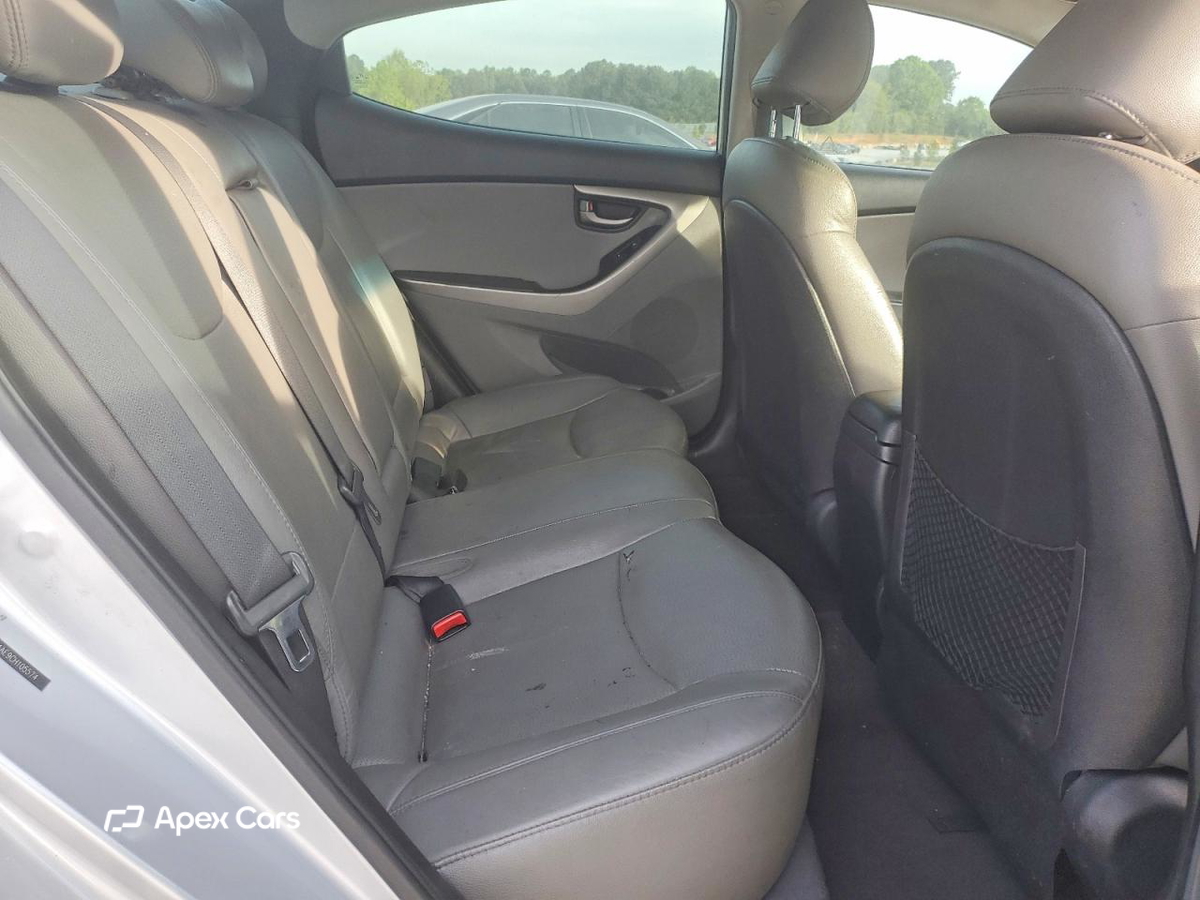 Hyundai Elantra 2012
