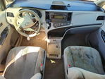 Toyota Sienna 2011